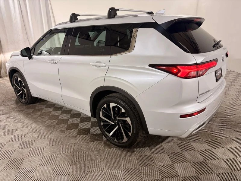 2022 Mitsubishi Outlander - Image 4 of 12