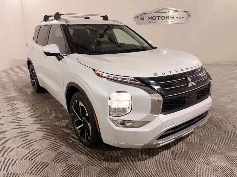 2022 Mitsubishi Outlander - Image 10 of 12