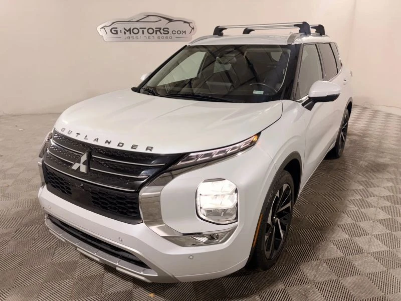 2022 Mitsubishi Outlander - Image 2 of 12