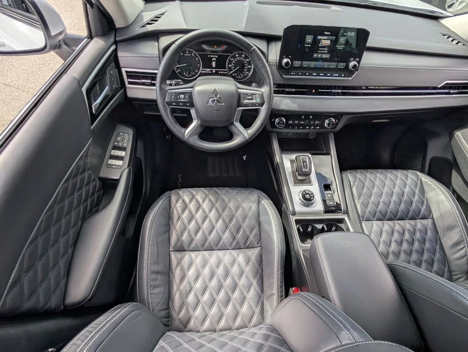 2022 Mitsubishi Outlander - Image 13 of 21
