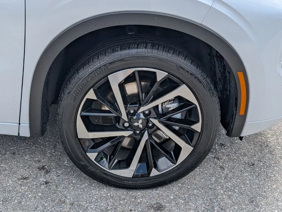 2022 Mitsubishi Outlander - Image 9 of 21