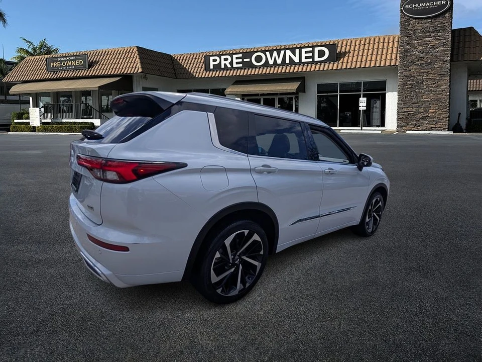 2022 Mitsubishi Outlander - Image 7 of 21