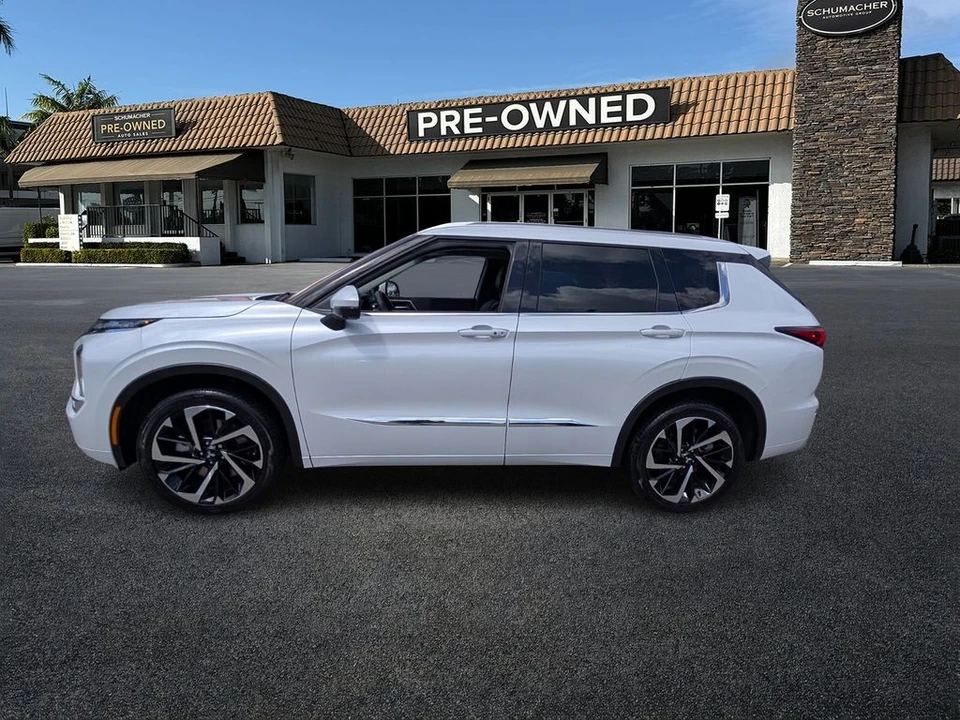 2022 Mitsubishi Outlander - Image 4 of 21