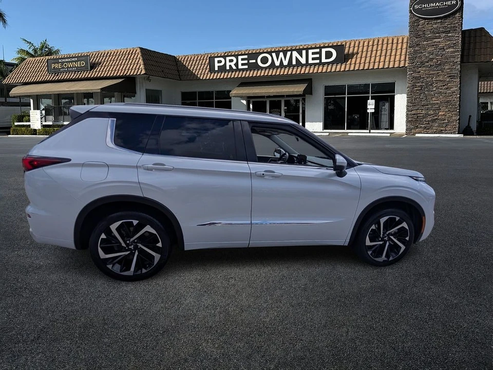 2022 Mitsubishi Outlander - Image 8 of 21