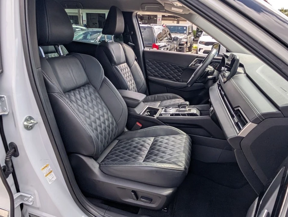 2022 Mitsubishi Outlander - Image 19 of 21