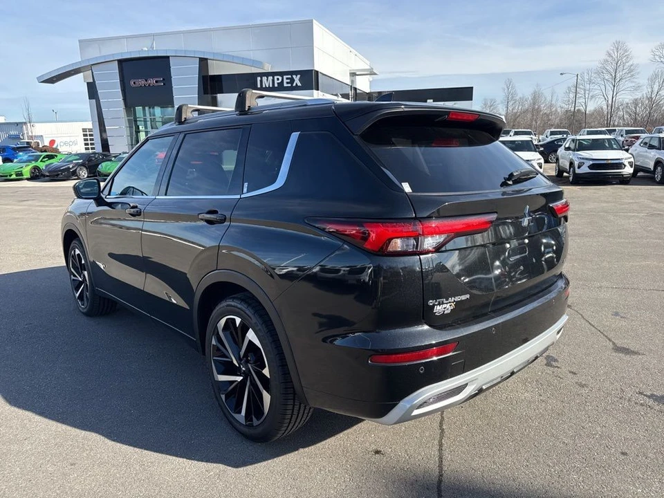 2022 Mitsubishi Outlander - Image 3 of 12