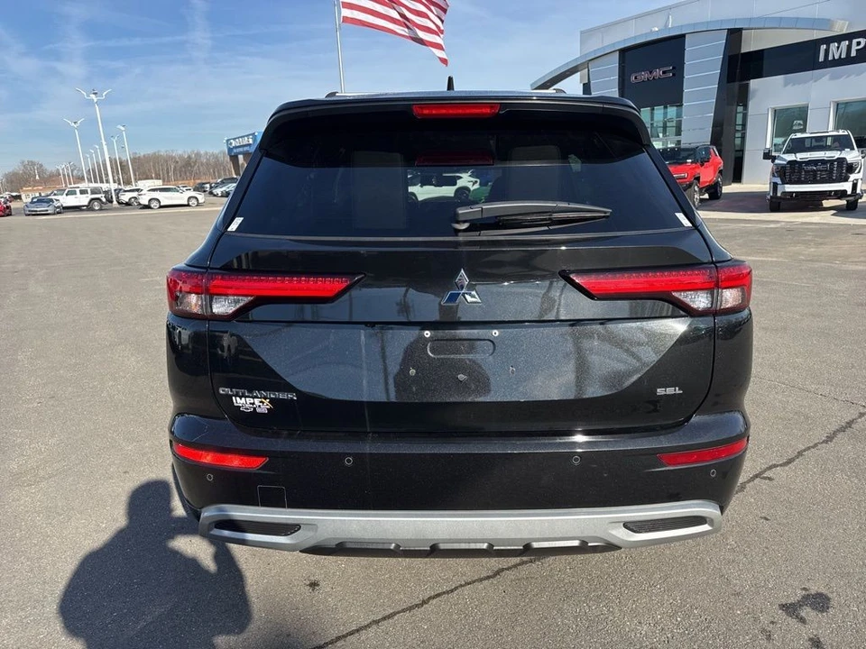 2022 Mitsubishi Outlander - Image 4 of 12