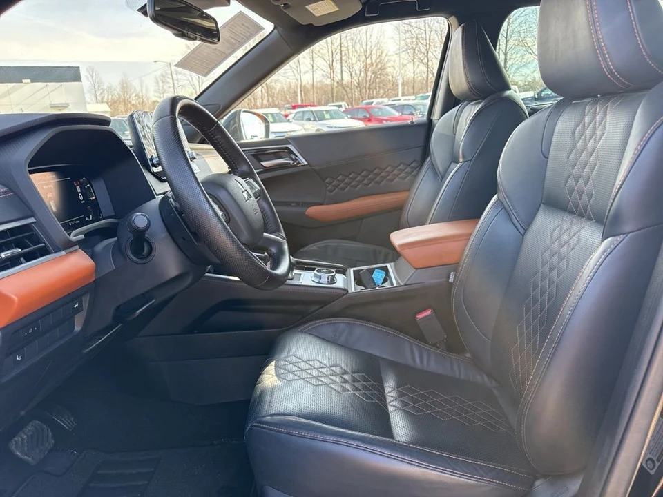 2022 Mitsubishi Outlander - Image 9 of 12