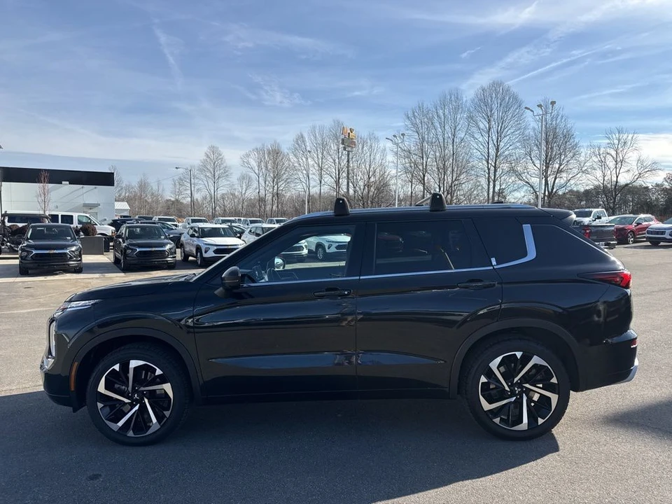 2022 Mitsubishi Outlander - Image 2 of 12