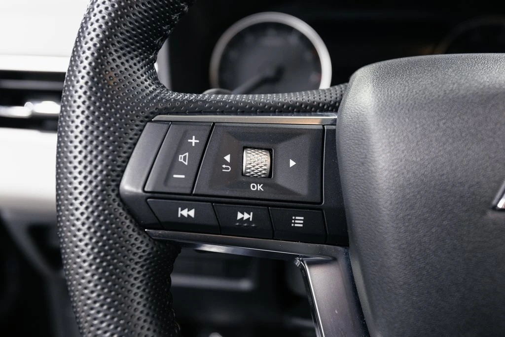 2022 Mitsubishi Outlander - Image 9 of 12