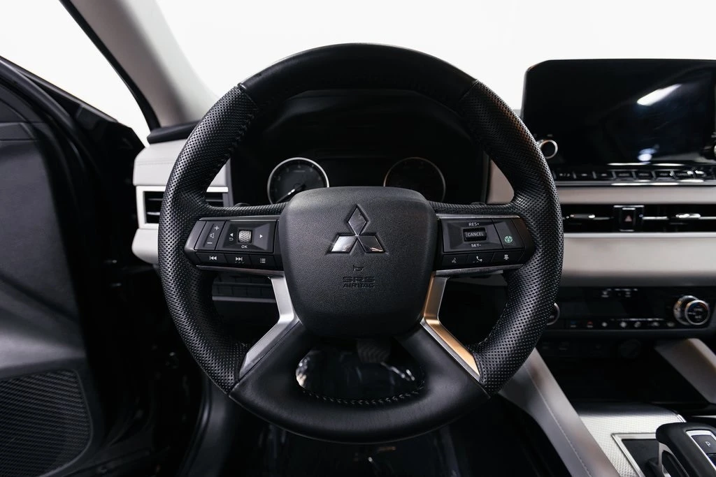 2022 Mitsubishi Outlander - Image 10 of 12