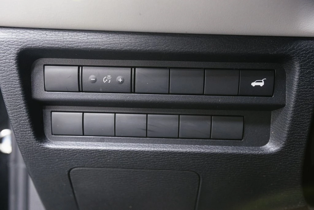 2022 Mitsubishi Outlander - Image 8 of 12