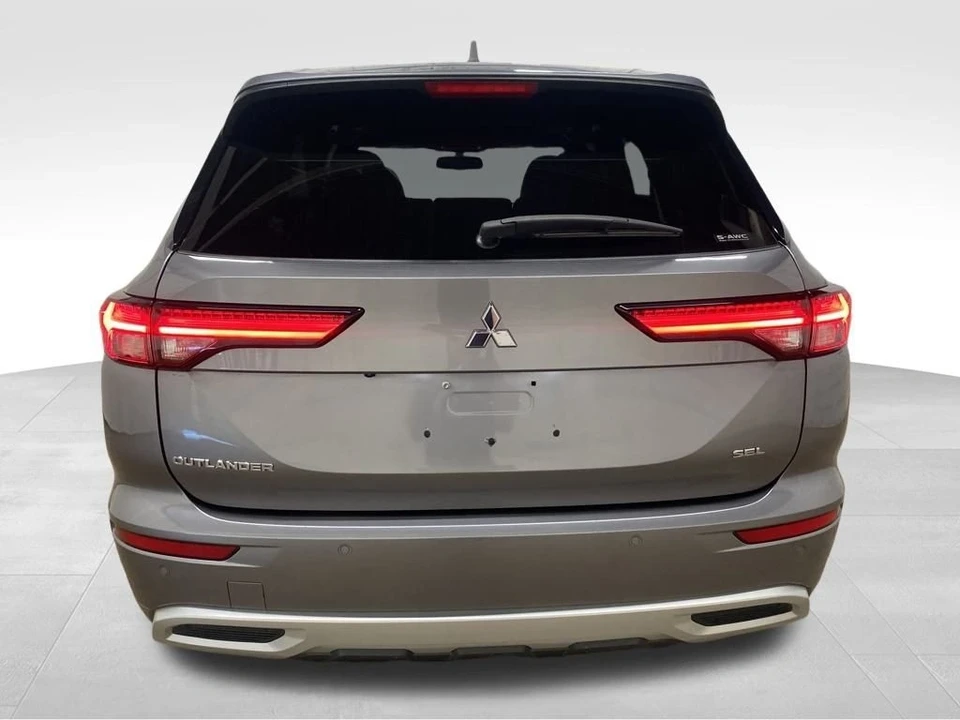 2022 Mitsubishi Outlander - Image 5 of 12