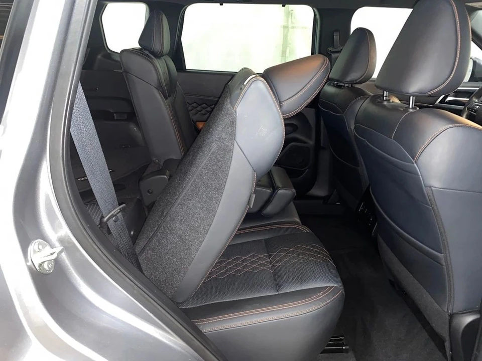 2022 Mitsubishi Outlander - Image 11 of 12