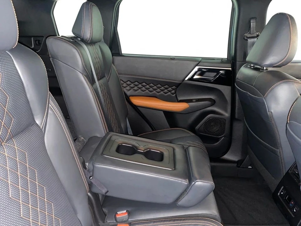 2022 Mitsubishi Outlander - Image 10 of 12