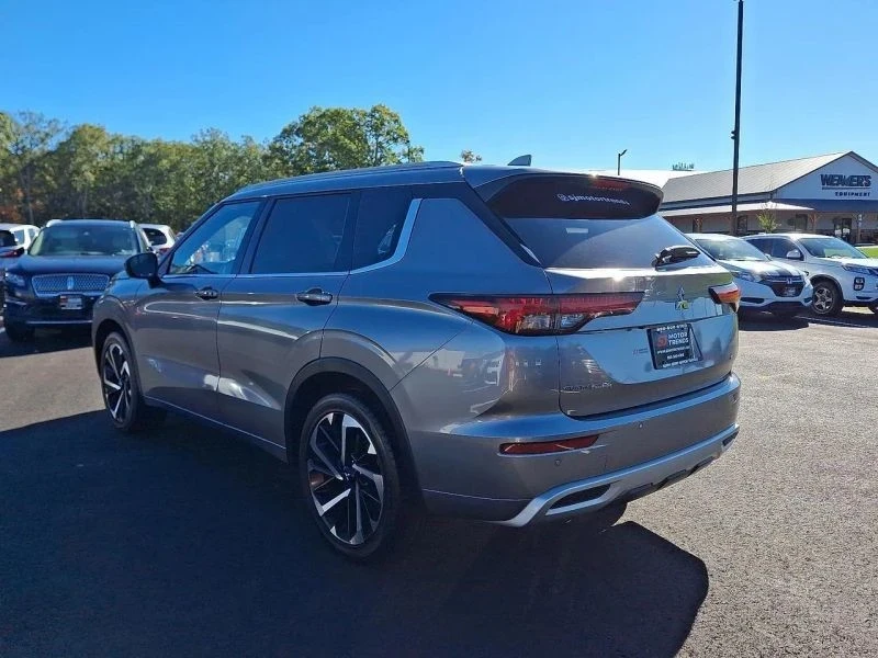 2022 Mitsubishi Outlander - Image 4 of 12