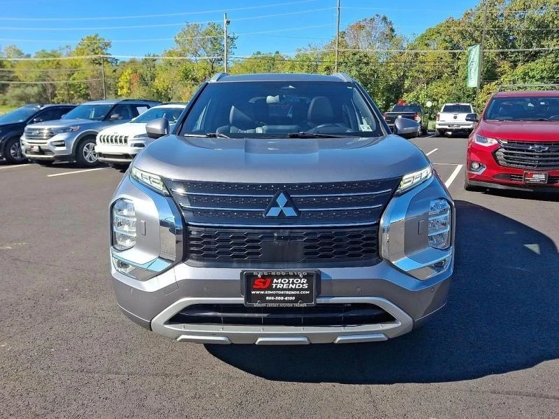 2022 Mitsubishi Outlander - Image 2 of 12