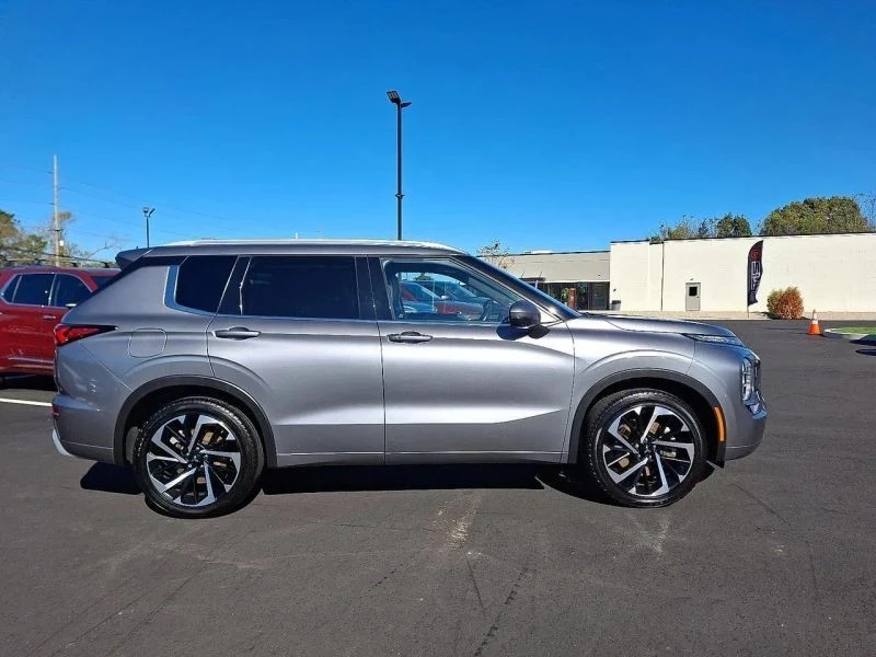 2022 Mitsubishi Outlander - Image 7 of 12