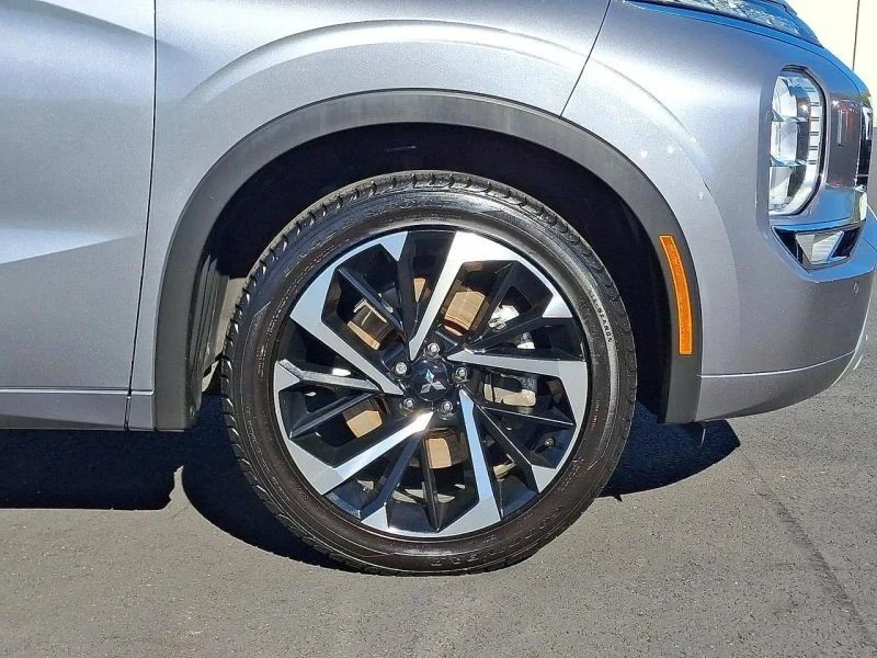 2022 Mitsubishi Outlander - Image 8 of 12