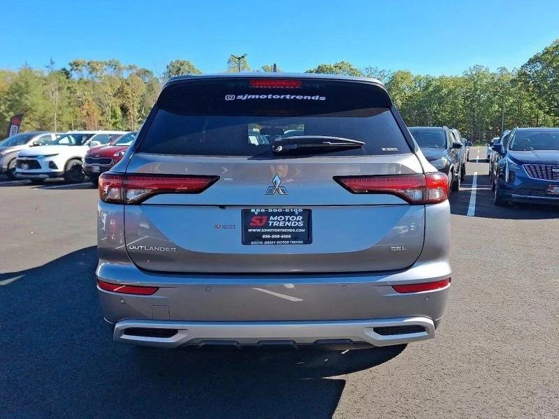 2022 Mitsubishi Outlander - Image 5 of 12