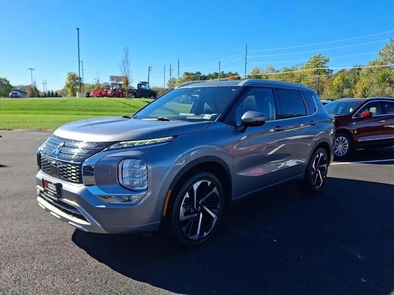 2022 Mitsubishi Outlander - Image 3 of 12