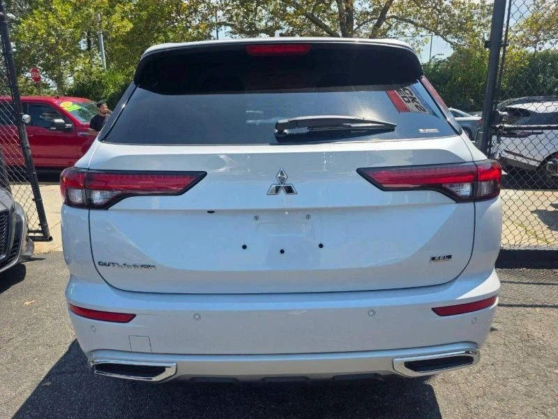 2022 Mitsubishi Outlander - Image 6 of 12