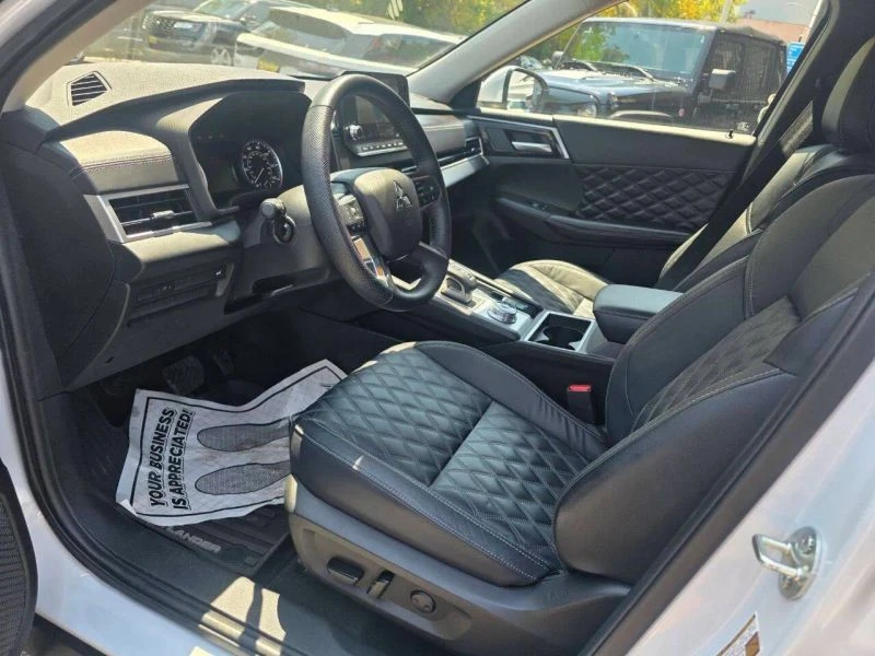 2022 Mitsubishi Outlander - Image 7 of 12