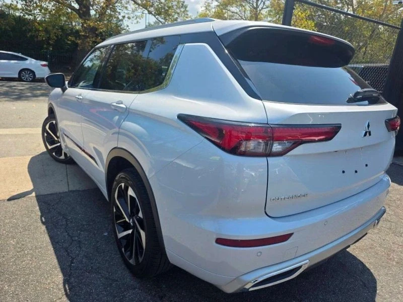 2022 Mitsubishi Outlander - Image 5 of 12