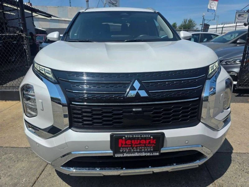 2022 Mitsubishi Outlander - Image 2 of 12