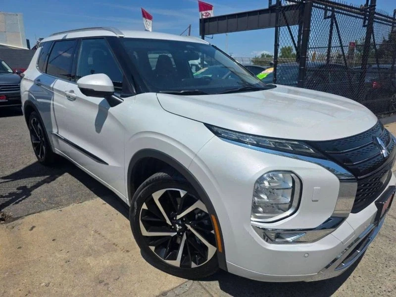 2022 Mitsubishi Outlander - Image 3 of 12