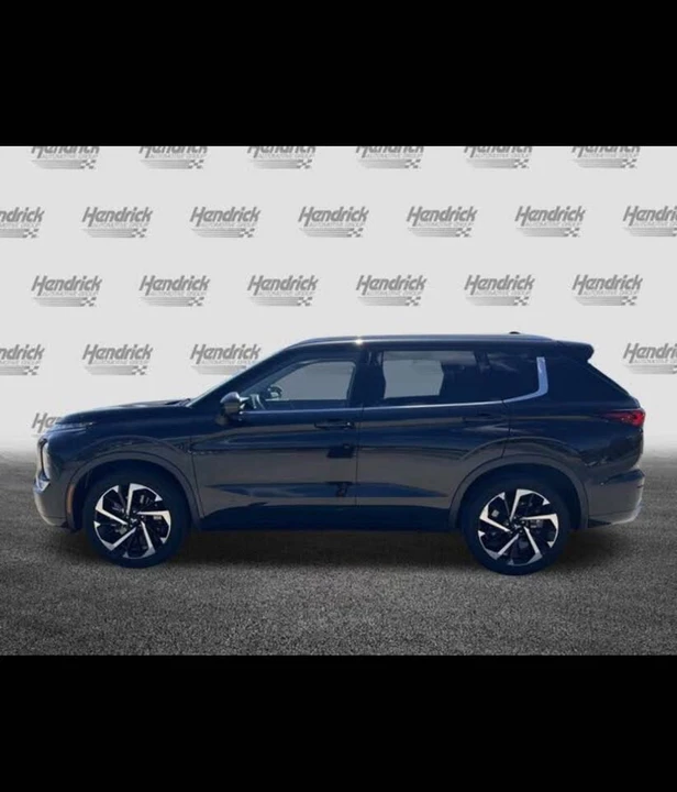 2022 Mitsubishi Outlander - Image 3 of 3