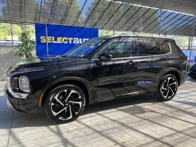 2022 Mitsubishi Outlander - Image 13 of 21