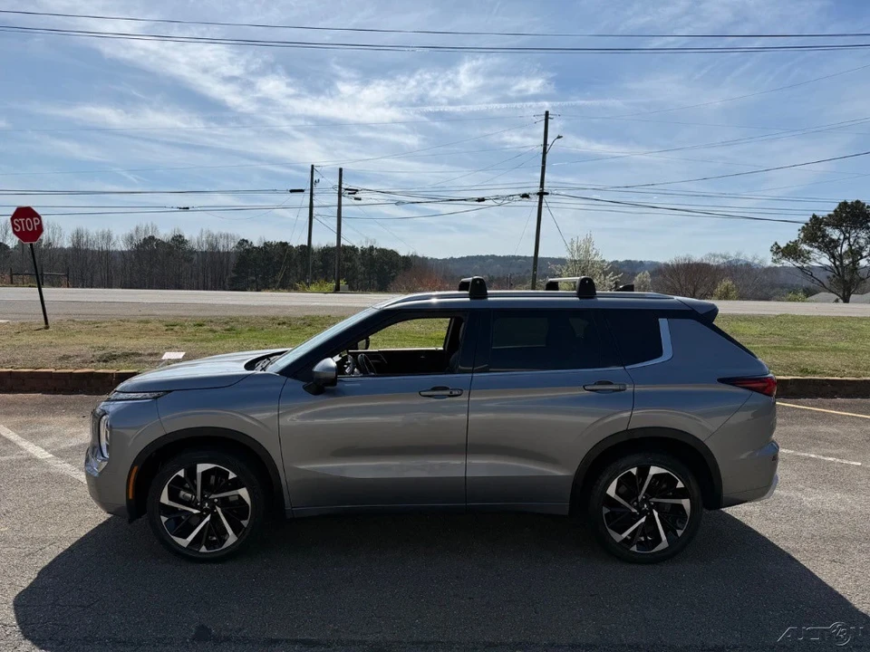 2022 Mitsubishi Outlander - Image 7 of 12