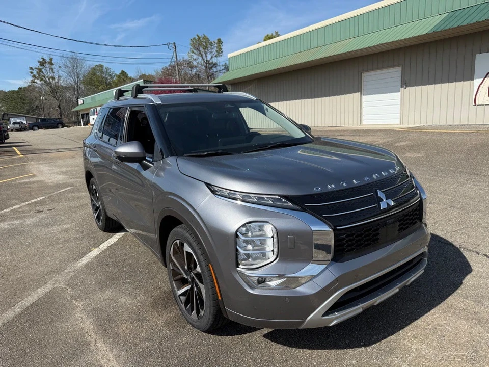 2022 Mitsubishi Outlander - Image 3 of 12