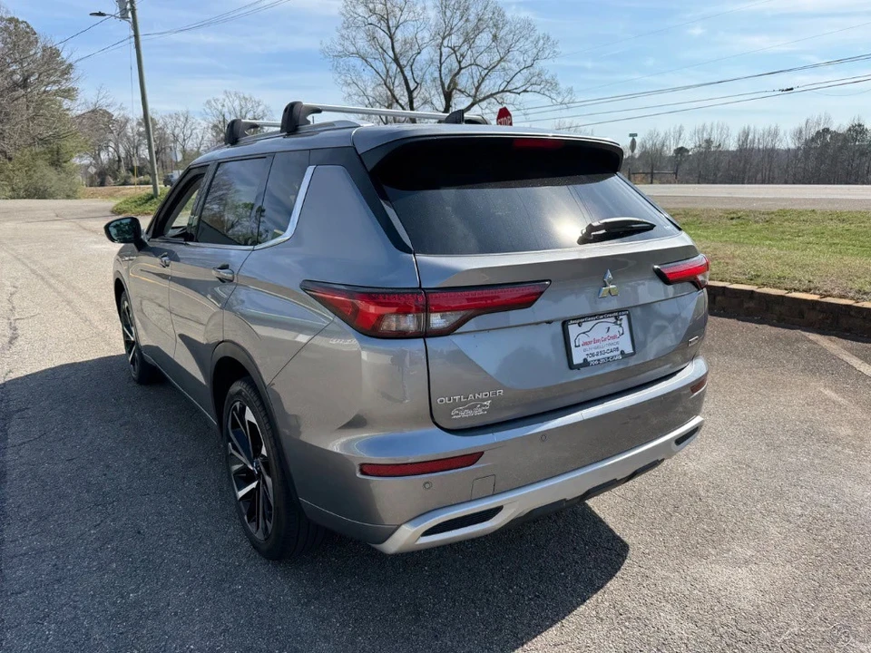 2022 Mitsubishi Outlander - Image 2 of 12