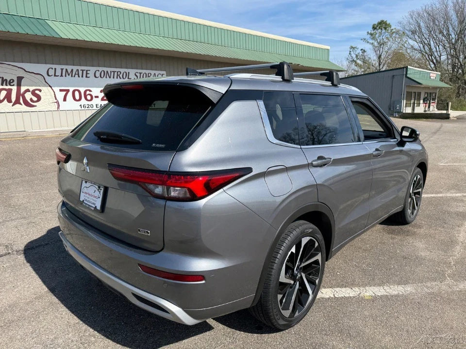 2022 Mitsubishi Outlander - Image 4 of 12
