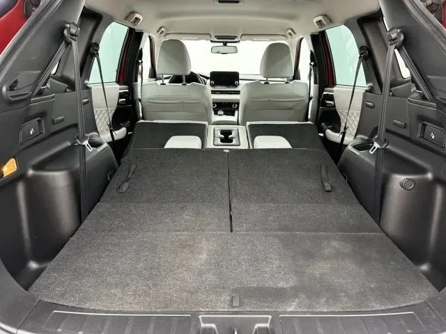 2022 Mitsubishi Outlander - Image 10 of 12