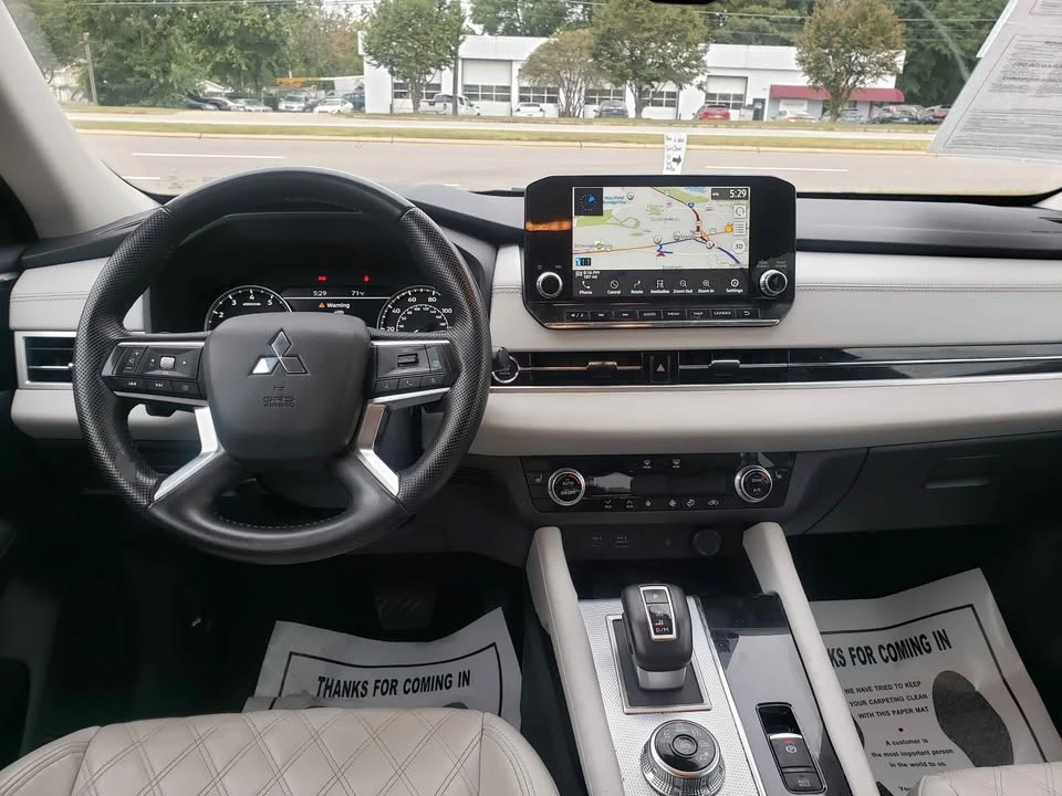 2022 Mitsubishi Outlander - Image 7 of 9