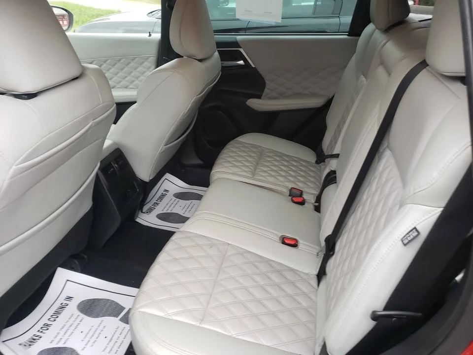 2022 Mitsubishi Outlander - Image 8 of 9