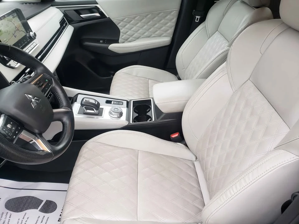 2022 Mitsubishi Outlander - Image 9 of 9