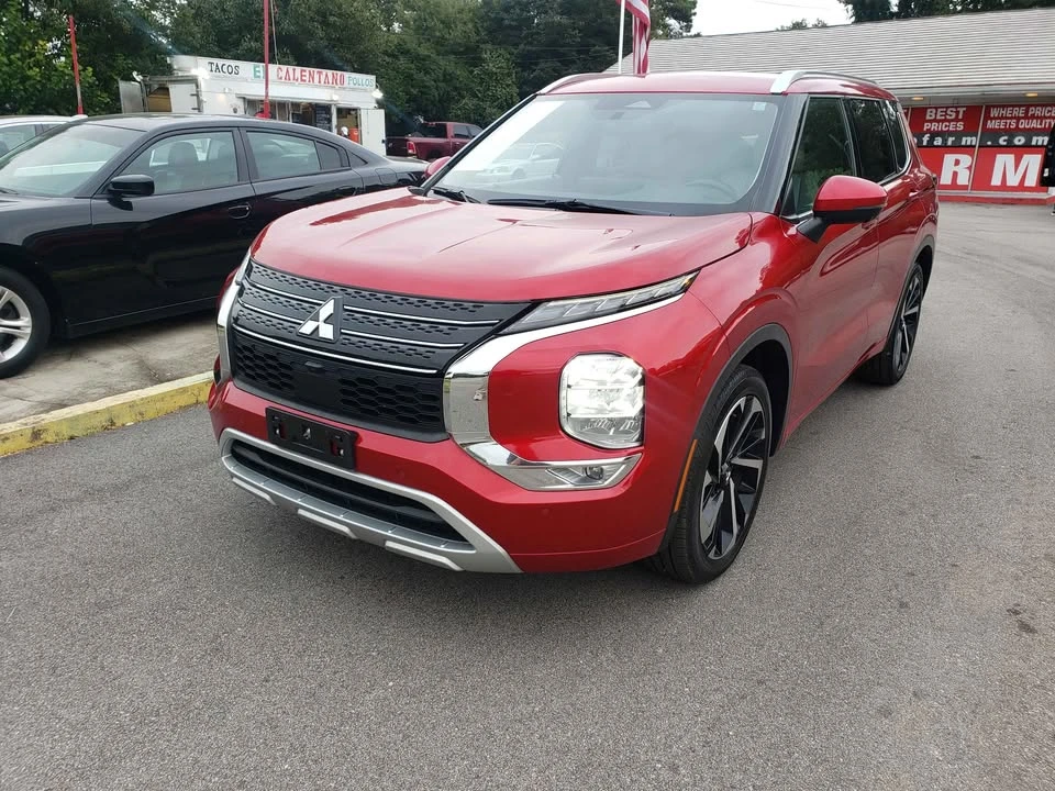 2022 Mitsubishi Outlander - Image 2 of 9