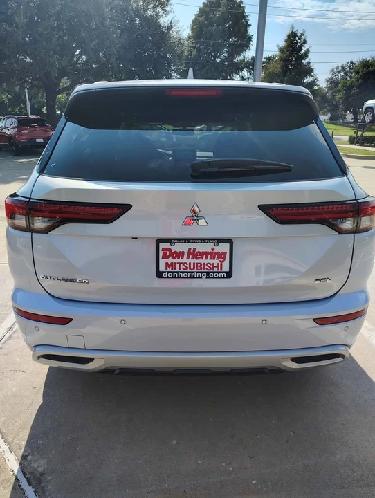 2022 Mitsubishi Outlander - Image 5 of 8