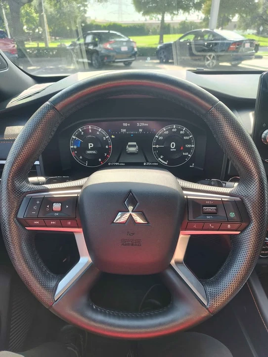 2022 Mitsubishi Outlander - Image 7 of 8
