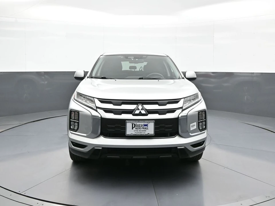 2022 Mitsubishi Outlander - Image 2 of 21