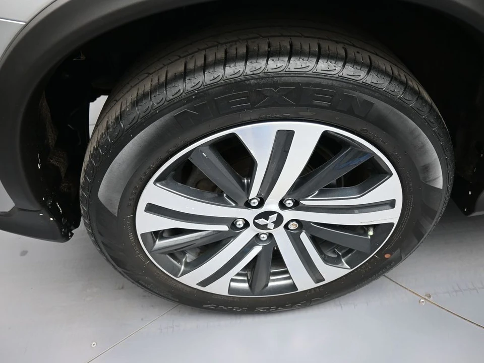 2022 Mitsubishi Outlander - Image 12 of 21