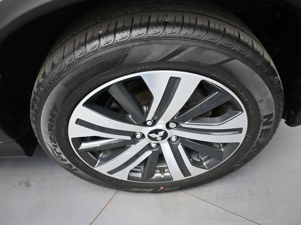 2022 Mitsubishi Outlander - Image 15 of 21