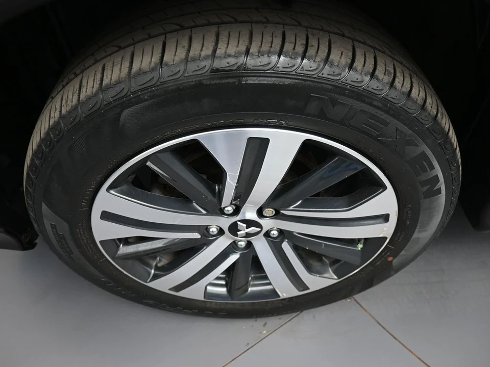 2022 Mitsubishi Outlander - Image 14 of 21