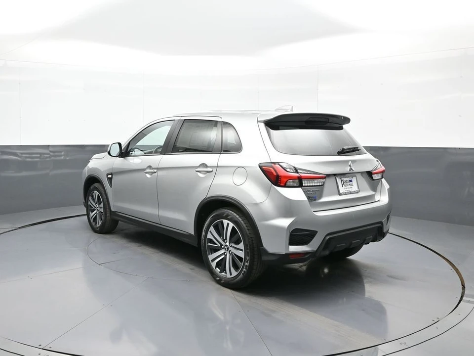 2022 Mitsubishi Outlander - Image 8 of 21