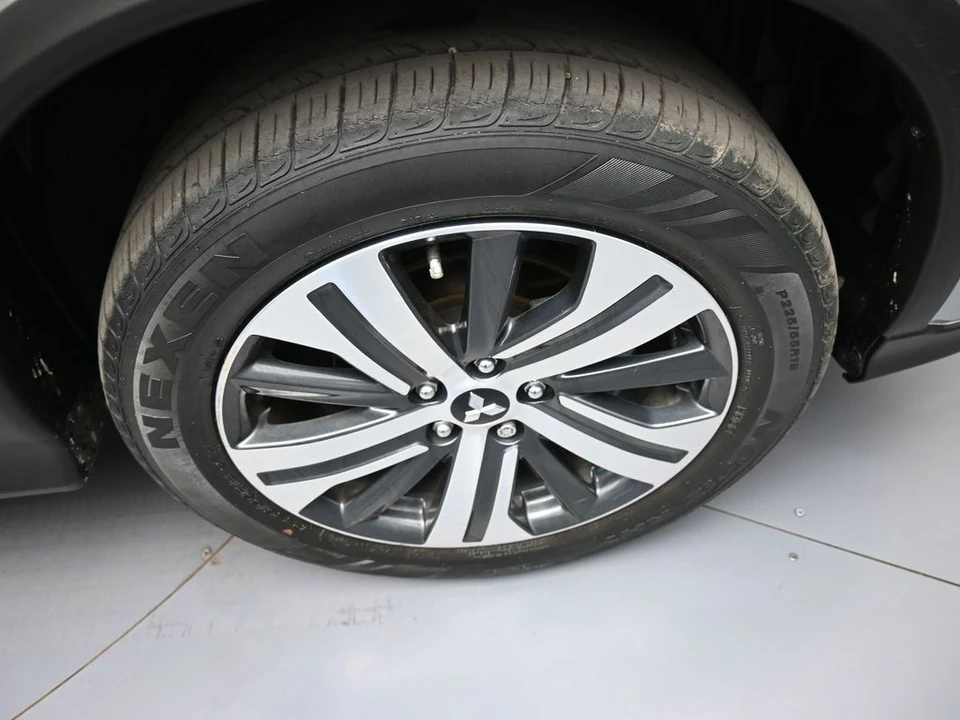 2022 Mitsubishi Outlander - Image 13 of 21