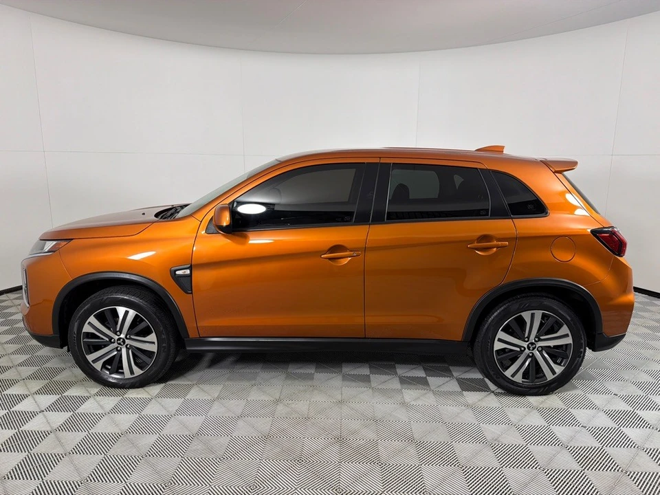 2022 Mitsubishi Outlander - Image 8 of 21